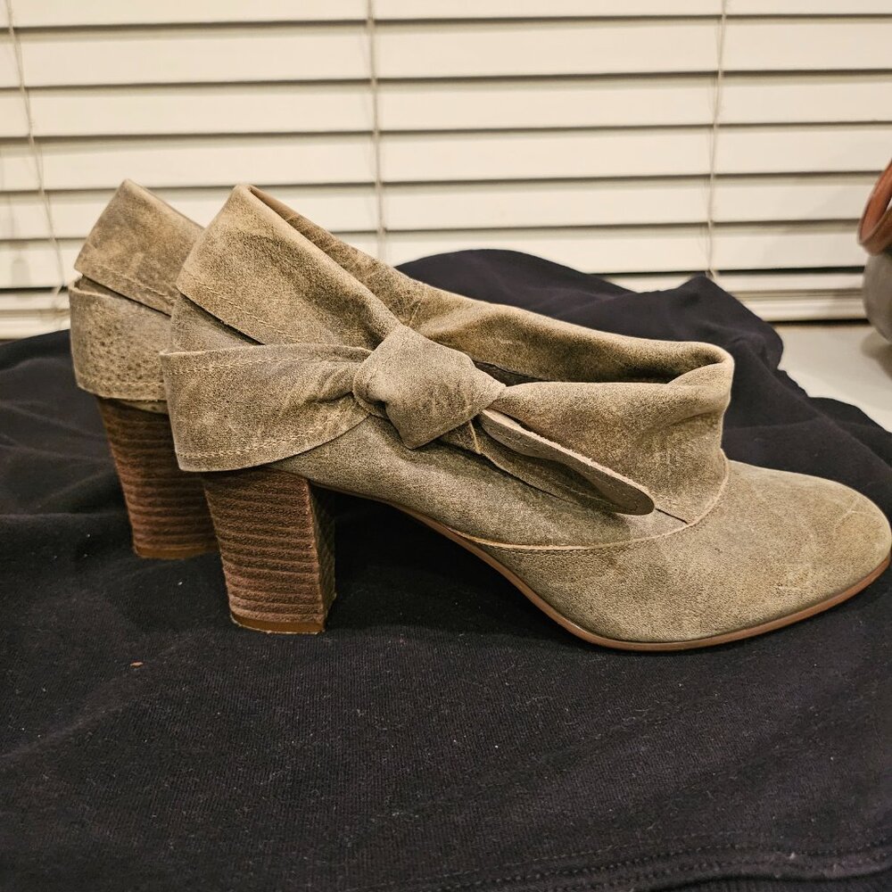 Booties size 10 - Picture 2 of 3